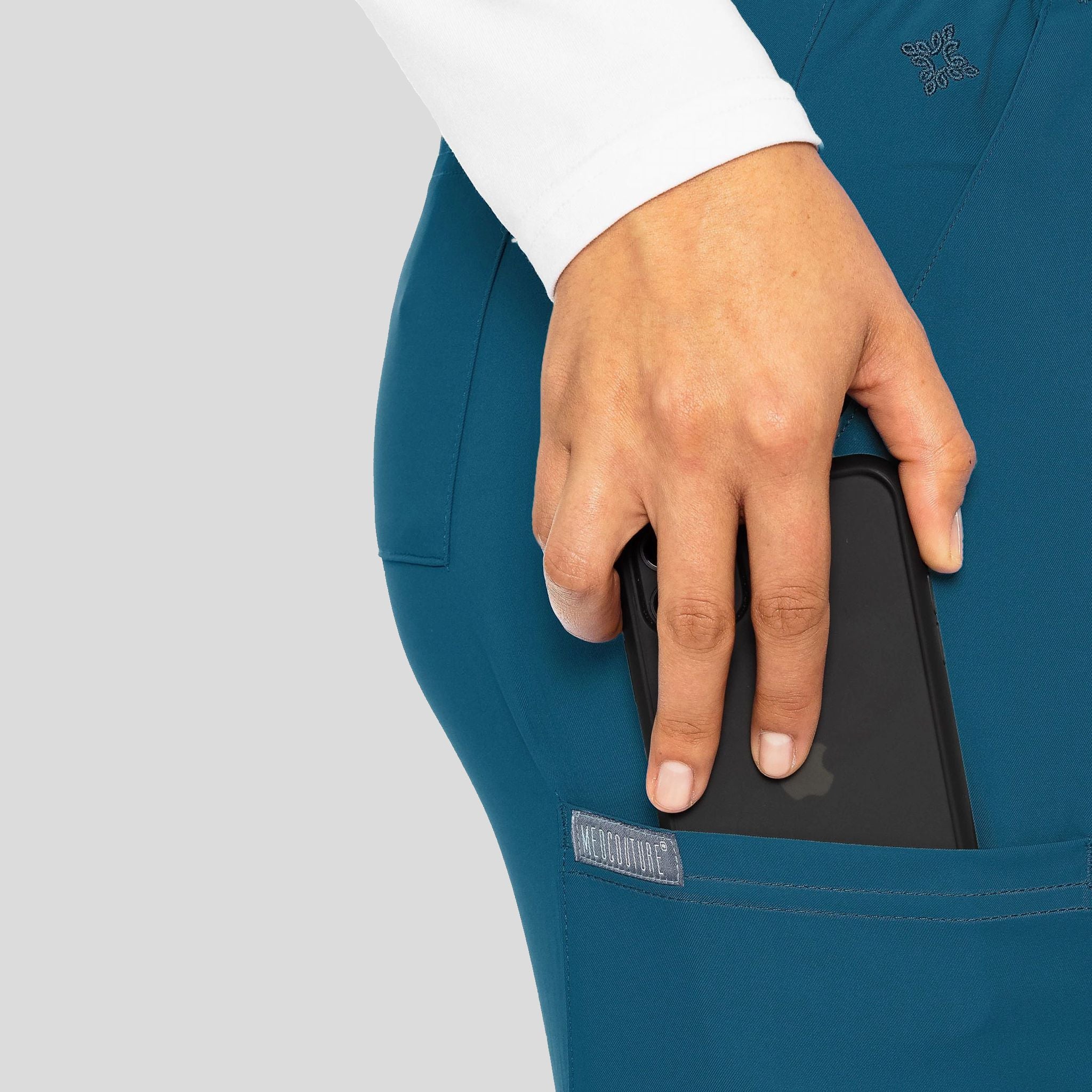 MedCouture_Insight_MC2711_caribbean_detail