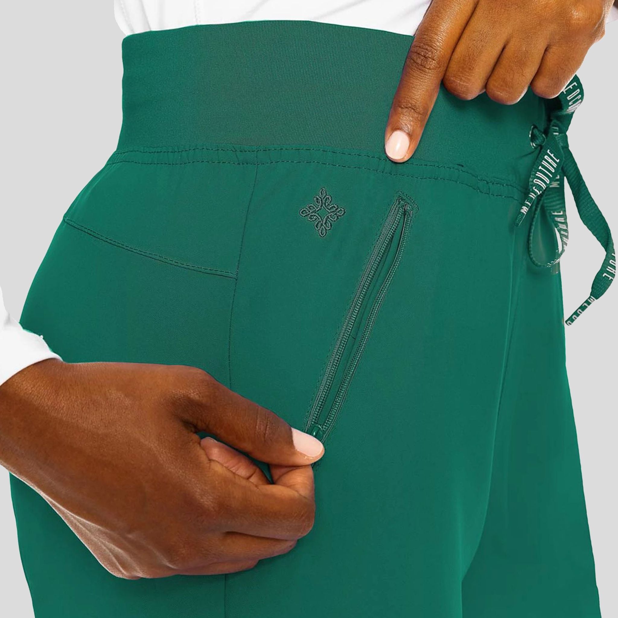 MedCouture_Insight_MC2702_hunter_detail